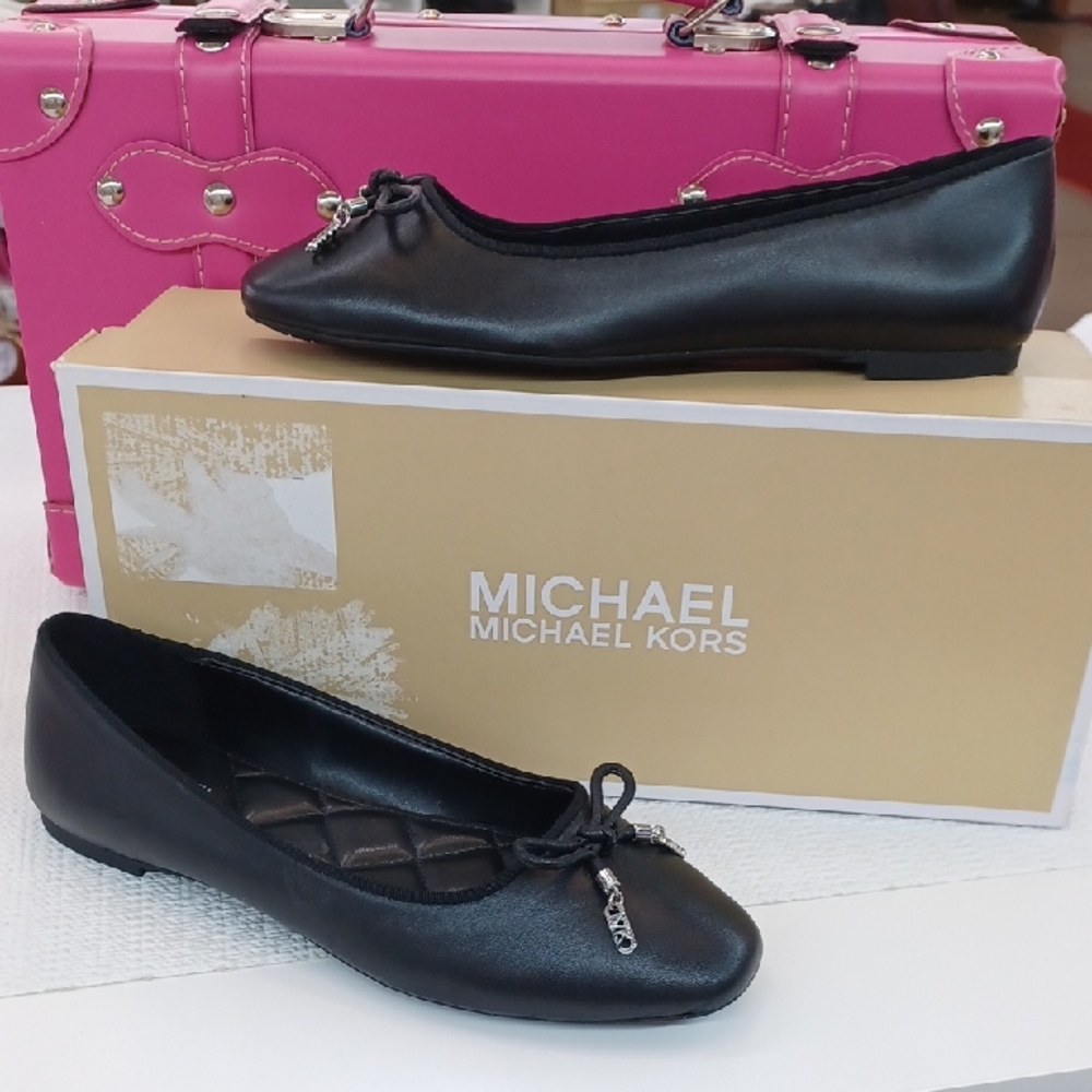 Michael Kors Nori Flat NIB - Picture 2 of 10